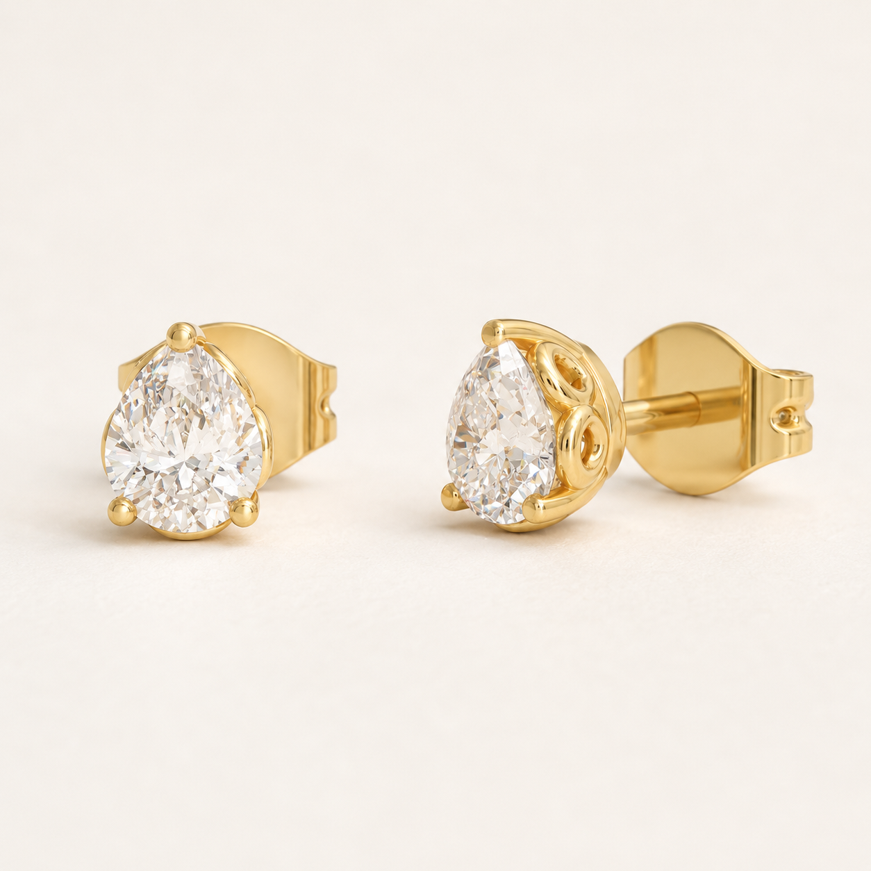 0.800 CT Pear Lab-Grown Diamond Stud Earrings in Yellow Gold, White Gold & Rose Gold